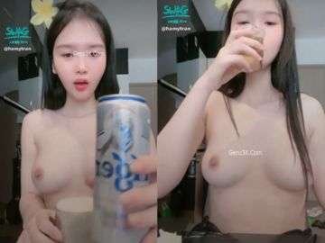Cô Gái Xinh Khoe Thân Mũm Mĩm Trước Webcam