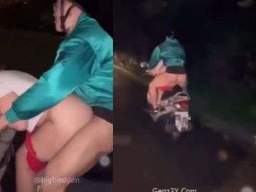 Phim Sex Hồng Kông Gái Xinh Bị Biker Dập Lồn Trên Xe Phim Sex Hồng Kông Gái Xinh Bị Biker Dập Lồn Trên Xe